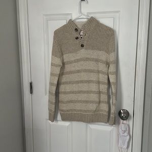Long sleeve Men’s sweater .   3 Button down.